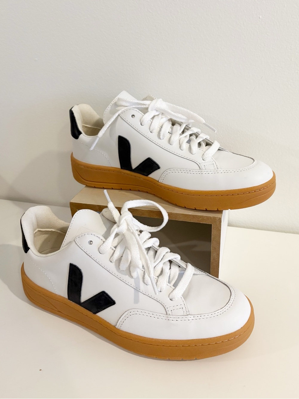 Veja || V-12 Sneakers Leather White Black 37 US 6